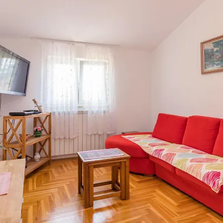 Apartment Sandra - Pul411 By Interhome *